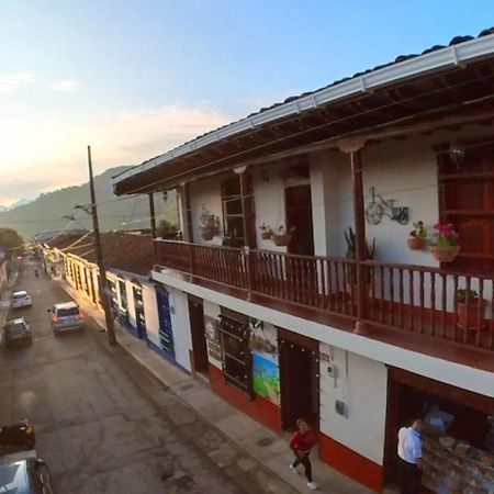 Hotel La Casa De Las Flores Hostal à Jardín Extérieur photo